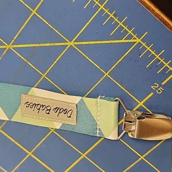 Dodo Babies Geometric Pacifier Clip - Picture 4 of 4